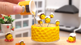 ตกแต่งเค้กน้ำผึ้งจิ๋วแสนหวาน ฟินกับการออกแบบเค้กฟองดองจิ๋วโดย "Tiny Cakes Official"