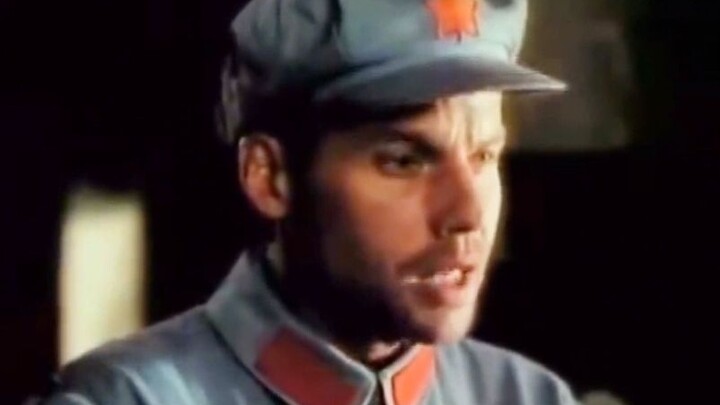 นักข่าวเอ็ดการ์ สโนว์ได้ตระหนักถึงกองทัพที่มีวินัยอย่างเคร่งครัด