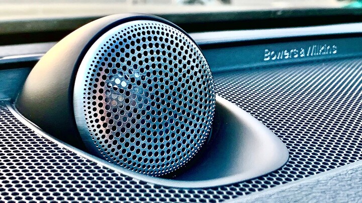 aespa «Savage» Volvo S90, hệ thống âm thanh Bowers & Wilkins – Chế độ ghế sau