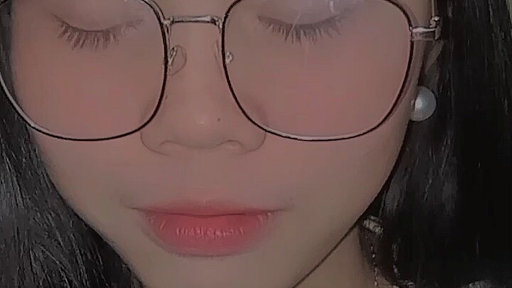 𝐼 𝑘𝑛𝑜𝑤 𝑤ℎ𝑎𝑡 𝑠ℎ𝑒 𝑑𝑜 𝑖𝑠 𝑡𝑜 𝑐𝑜𝑣𝑒𝑟 ℎ𝑒𝑟𝑠𝑒𝑙𝑓 𝑤𝑖𝑡ℎ 𝑡ℎ𝑖𝑠 𝑓𝑖𝑙𝑡𝑒𝑟......