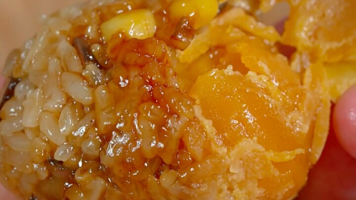 The Dragon Boat Festival is coming soon. If you don’t know how to make zongzi, try this method. It i