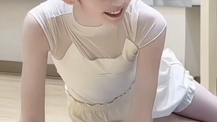 อายุน้อยขนาดนี้ยังสวยขนาดนี้/การแต่งตัวธรรมดาของนักเรียนเต้น ไม่มีการชี้นำที่ไม่เหมาะสม