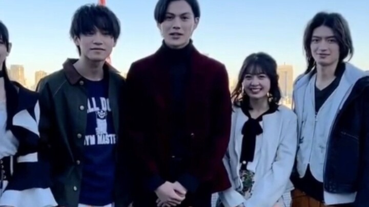 New Year's greetings from all members of Kamen Rider Geats, Jinghe is so happy
