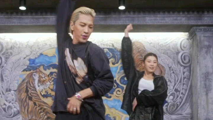 ทงเบค x ลีจอง YGX ชาเลนจ์เต้นเพลง «VIBE»