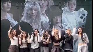 تتابع الرقص أمام الملصق الجديد لـ Idle مع الراقصين المرافقين 250506