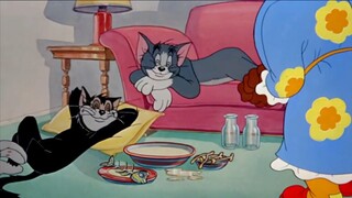 Two cats fighting over a mouse, nanny: two useless cats