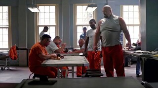 Prison toughs tried to bùlly the new inmate, unaware he was an undercover detective seeking revenge