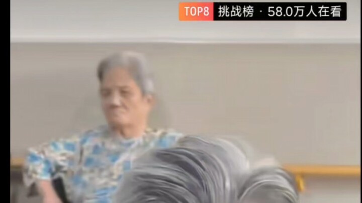 Cả viện dưỡng lão, toàn là kiểu tóc giống hệt "Wang Jiaer"