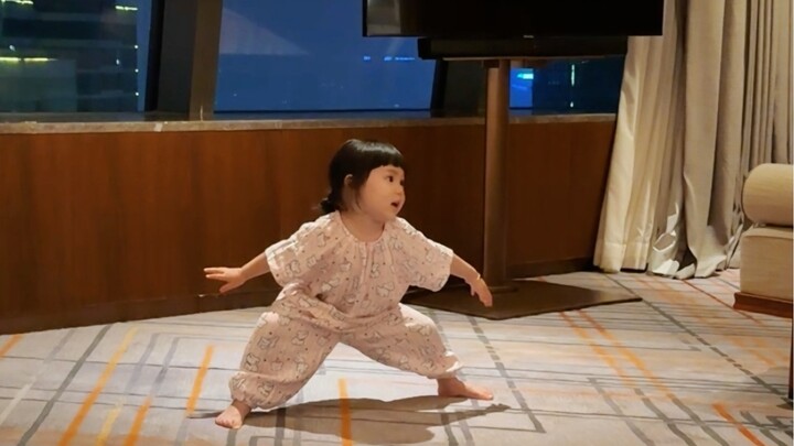 أرسلك لتتعلم الرقص الحضري، فكيف انتهى بك الأمر تتعلم الفنون القتالية؟؟؟؟