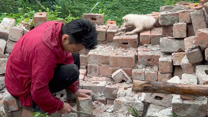 บ้านที่มอบให้พ่อผมหลังคาเสร็จแล้ว ทั้งผนังภายในและภายนอกทำผิวปูนเรียบร้อยหมด ใช้ปูนไปแล้ว 16 ตัน ได้