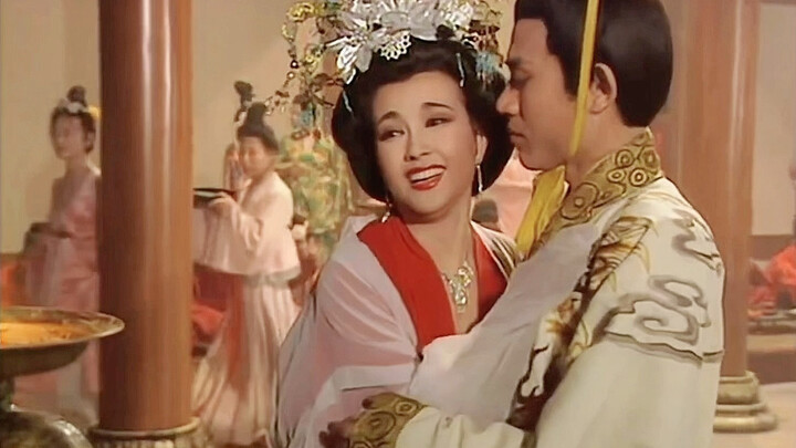 Daru should come take a look at what kind of life this empress consort is living.