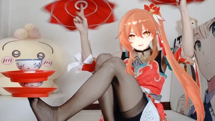 Học cách Tom dùng chân đỡ đĩa và Uyển