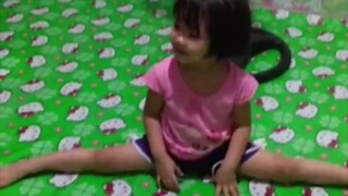 Paano daw magsplit ang cute na bata 😅🤣😂✌️