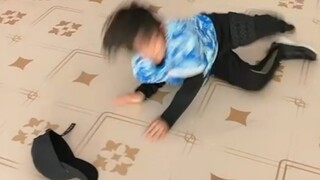 Yuen: Xin hãy bắt đầu màn trình diễn của bạn (không quan trọng nếu chiếc mũ rơi ra)