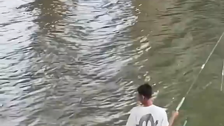 لا عجب أن صناعة قضبان الصيد تحتاج إلى ألياف الكربون. اتضح أن صيادي السمك المخضرمين لديهم حقًا هذه ال