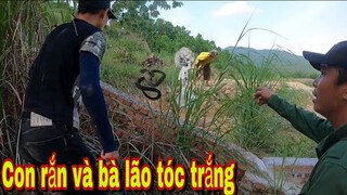 Giữa Nghĩa Địa Thanh Niên Sợ Hãi Nhìn Thấy Bà Lão Tóc Trắng Sau Lùm Cây Và Sự Thật Đằng Sau