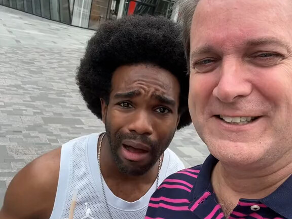 พวกเราสองคนอยู่ด้วยกันก็พูดได้แต่ภาษาจีนเท่านั้น