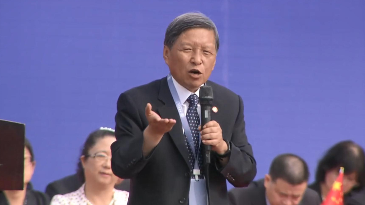 Pidato berkualitas tinggi dari rektor Universitas Jiaotong Xi’an, penuh humor dan selalu tanpa teks!