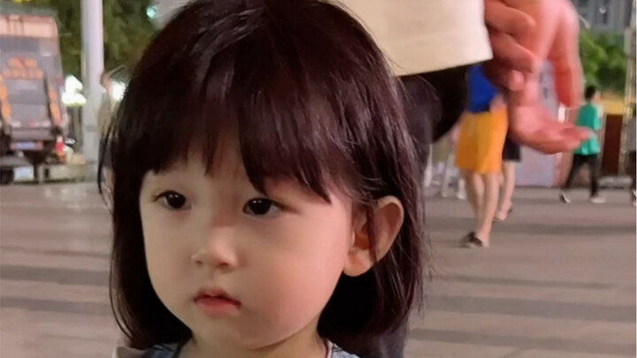 Little round baby who looks so cool~ But actually talks a lot—such a big contrast, haha!