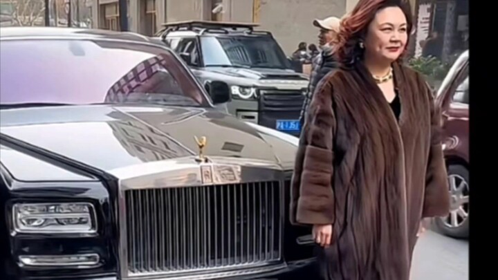 Selalu ada orang yang lebih keras berjuang darimu, hahaha!