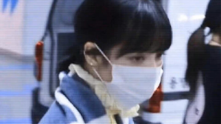 Tahun itu, empat bulan setelah debutmu, video solo mu dihapus oleh pihak agensi karena view-nya lebi