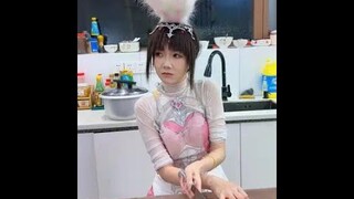 小舞反方向的操作！这样也能切菜？#角色扮演 #斗罗大陆 #唐舞桐与唐老六 #小舞  #唐舞麟
