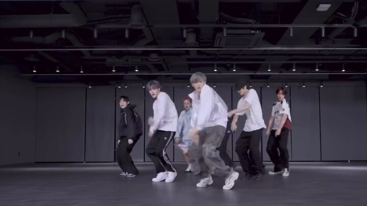 ممم، مركز أربعة، استمر في القمع... إيجارنا يرتفع هكذا