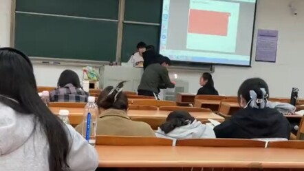 السحر عادي، لكن تأثير العرض مُفجِع.