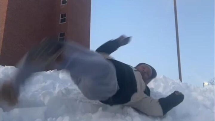 ทำไมหิมะข้างทางถึงไม่ควรกระโดดเล่น随意