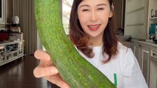 Buah aneh lagi … pisang kok dalam nya hijau …