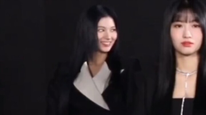 Kelompok cewek kedua yang santai setelah delapan tahun debut (Sana, lagi-lagi kamu ya hahaha)