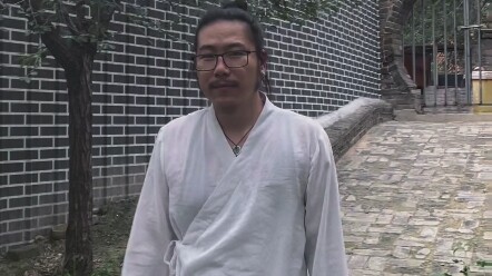 Kegiatan sehari-hari sampah di kuil Tao memberikan buah 8