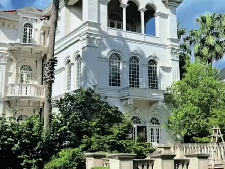 Wow! The fake rich girl has exposed a bunch of real rich girls.