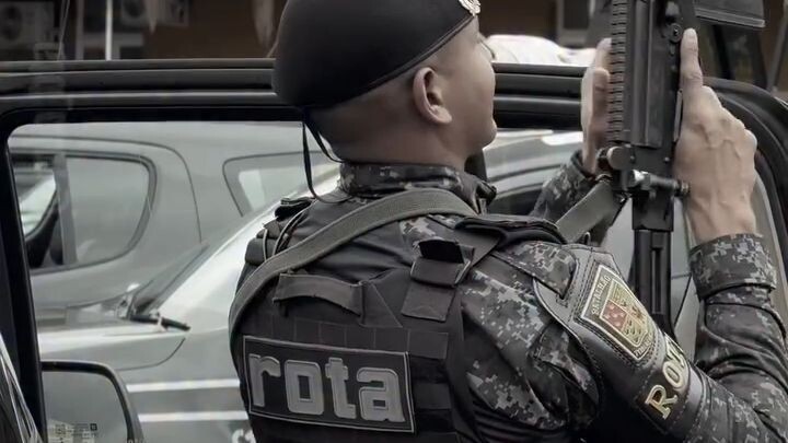 Não é apenas sair para o patrulhamento. É carregar uma história.