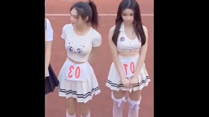 في كل دورة ألعاب مدرسية هناك شخص يتجاوز حدود الإله!!