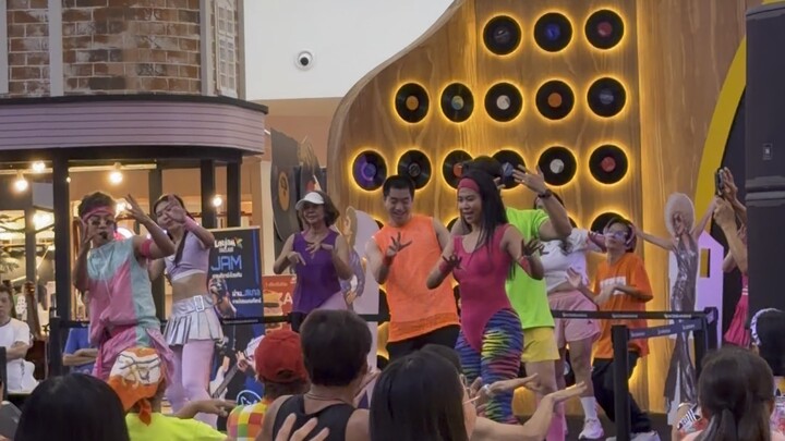 TAYLAND GELENEKSEL TOPLU ZUMBA