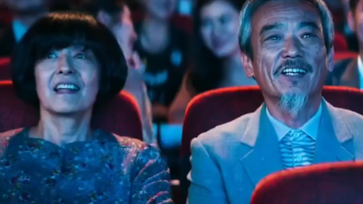 别人都在祝贺你成名，只有父母心疼你背后的心酸。