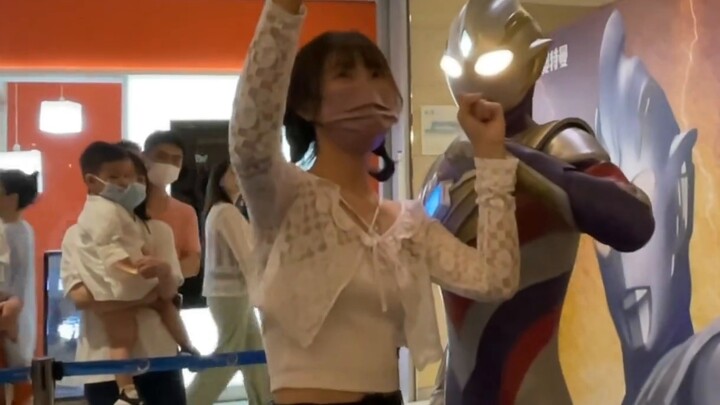 I gave him a bouquet of white roses at the Trija meet and greet