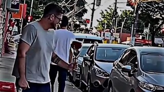 Đàn ông cả đời chỉ nhận được hoa trong đám tang