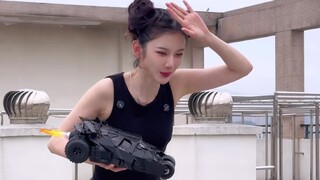 Cái gì? Batmobile sắp được lắp ráp chưa? Nó cũng có thể chứa búp bê 6 inch phải không?