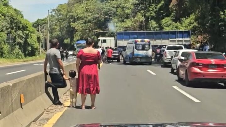 camion causa desorden