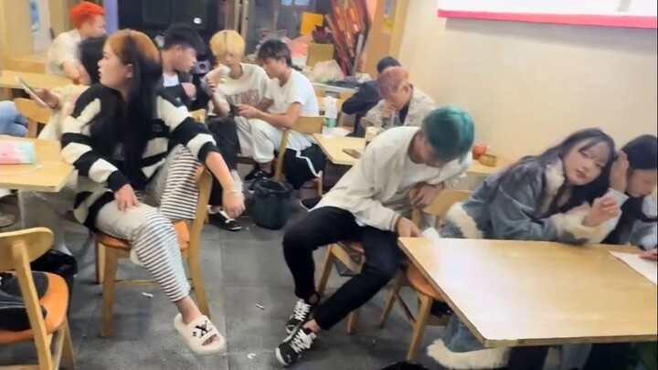 "Quán sống nhờ"