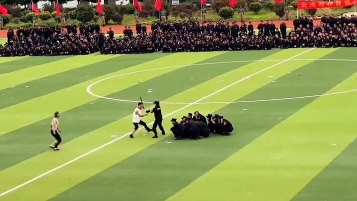 Kindergarten anti-riot drill: hilarious moments come one after another! Even the police dog got so i