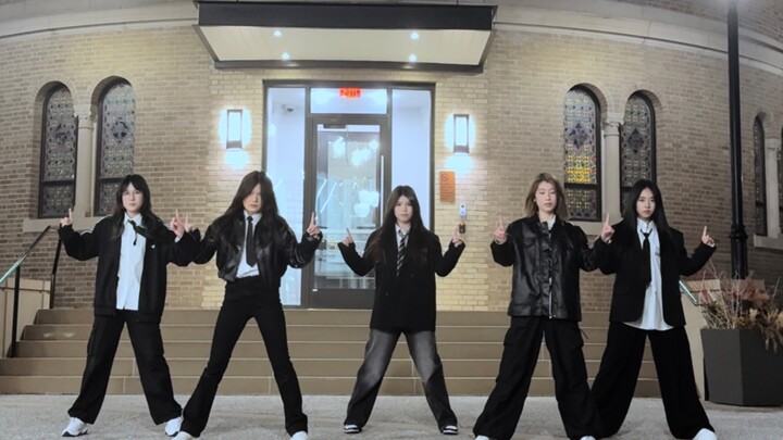 Bạn có phòng tập Lucifer cực ngầu và ngăn nắp đến vậy à