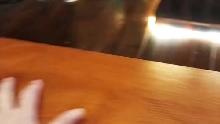 “允许一切发生，然后接住一切。今天也要做自己的太阳。”