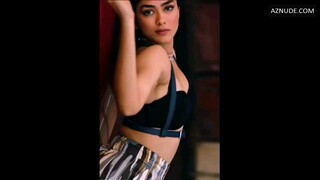 Mrunal Thakur 4