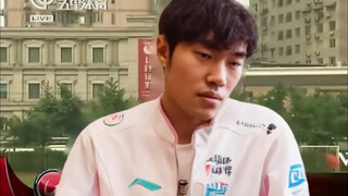 จั่วโช่วพูดอย่างตรงไปตรงมาว่าพี่ปินใจร้ายเกินไปและจงใจส่ง TES ไปที่ Pioneer League เพื่อทำให้ตัวเองอ