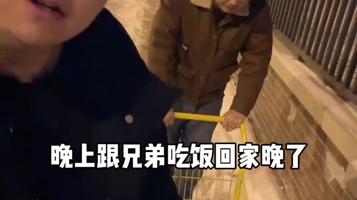 Husband’s Hilarious Tricks to Win Over His Wife: Who Could Stay Mad When There’s Delicious Food, Dri