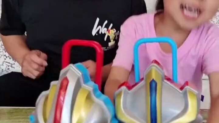 มีเซอร์ไพรส์อยู่ในกล่องของพ่อ