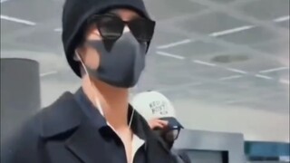机场里的T台秀—肖战